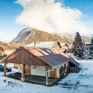 Le D'auguste 2 à 12 Personnes Chalet